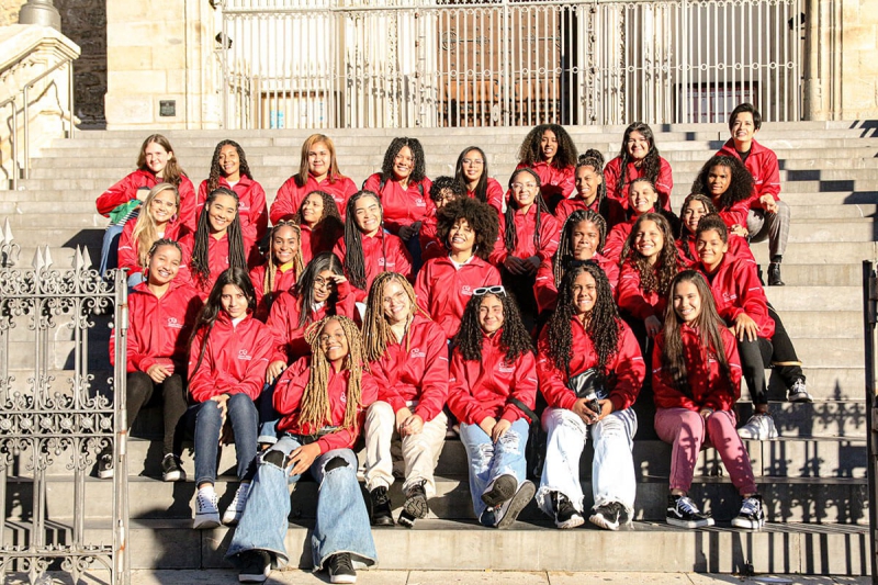 Uma orquestra formada exclusivamente por meninas